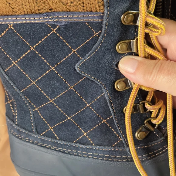 Khombu Navy and Tan Winter Boots - Picture 2 of 8